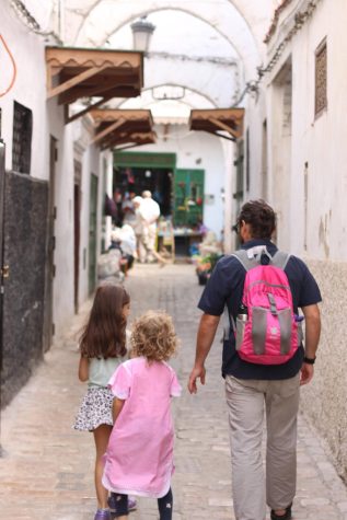 Mahan Ellison with his daughters