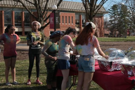 Students helping themselves to refreshments