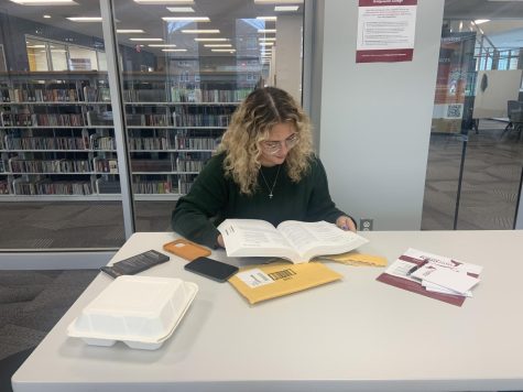 Sophomore Katelin Carter, one of the leaders for Pre-Law Society, studies for the LSAT. Members of Pre-Law Society have held events where they prepare for the test together.