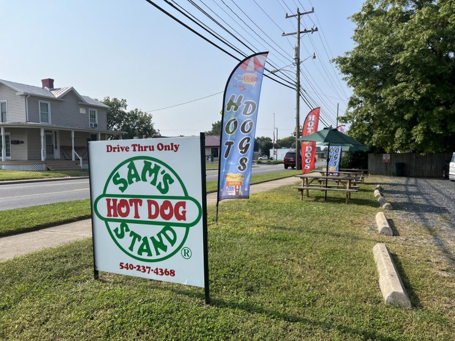 Sign+that+says+Sams+Hot+dog+stand
