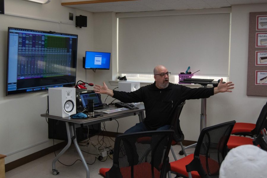 Senior Instructor of Sociology Skip Burzumato helped lead a record production workshop as part of the college’s music production club.
