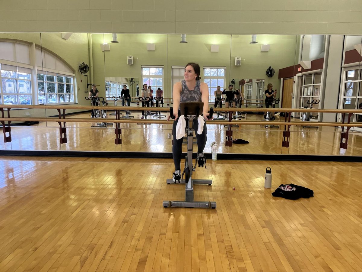 Sophomore Elizabeth Hipp teaches cycling at the Funkhouser on Thursday night. Hipp has a full cycling class.