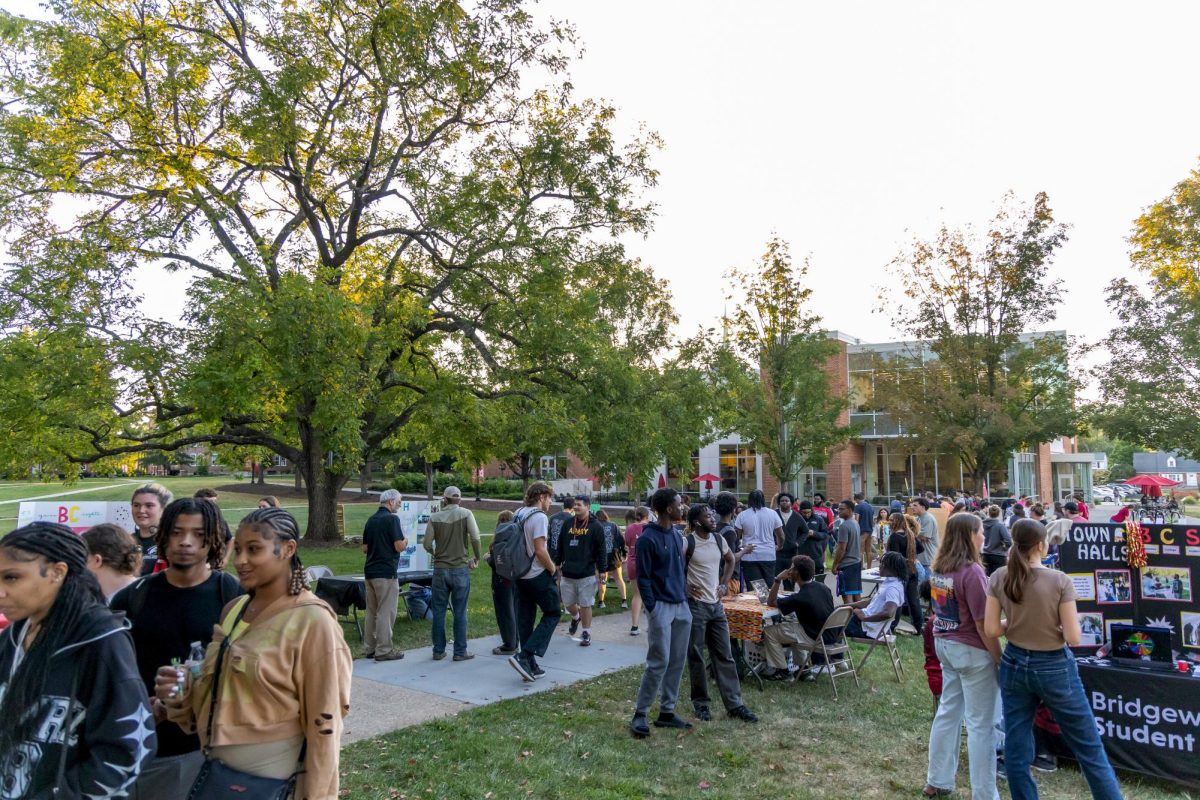 Students look at the tables set up by clubs at the Campus Connections Fair. The fair is an opportunity for students to join clubs at the beginning of the semester. 
Photo by Kirsten Pittman
